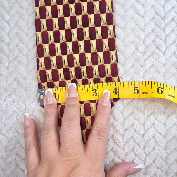 Roundtree Yorke Silk Tie Men Geometric Burgundy Gold Handmade USA Retro Preppy - Picture 3 of 5